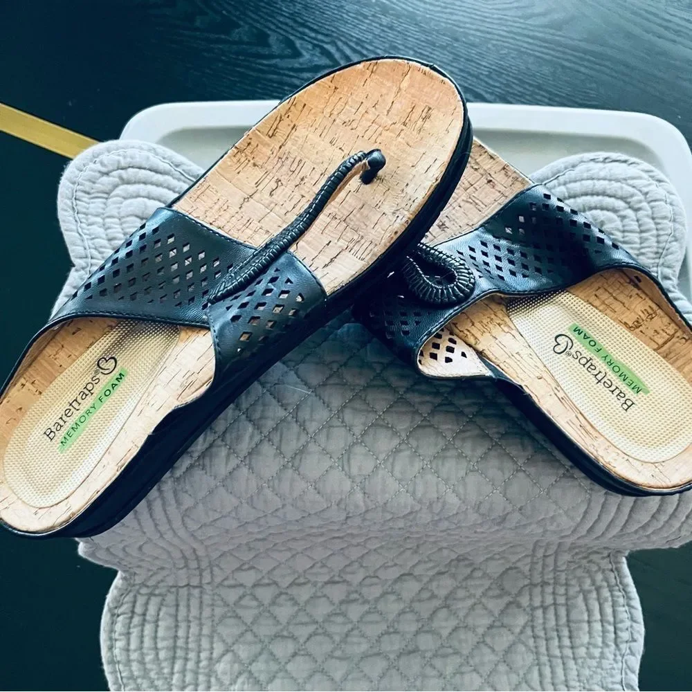 BareTraps Black Leather Flip Flop Sandals Memory Foam Cork Insole Size 9 EUC